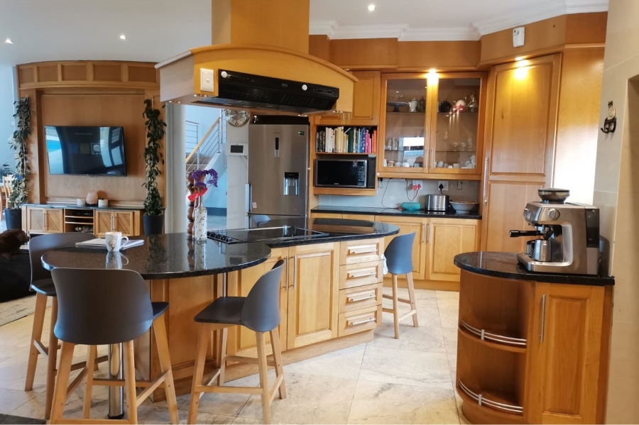 5 Bedroom Property for Sale in Bluewater Bay Eastern Cape